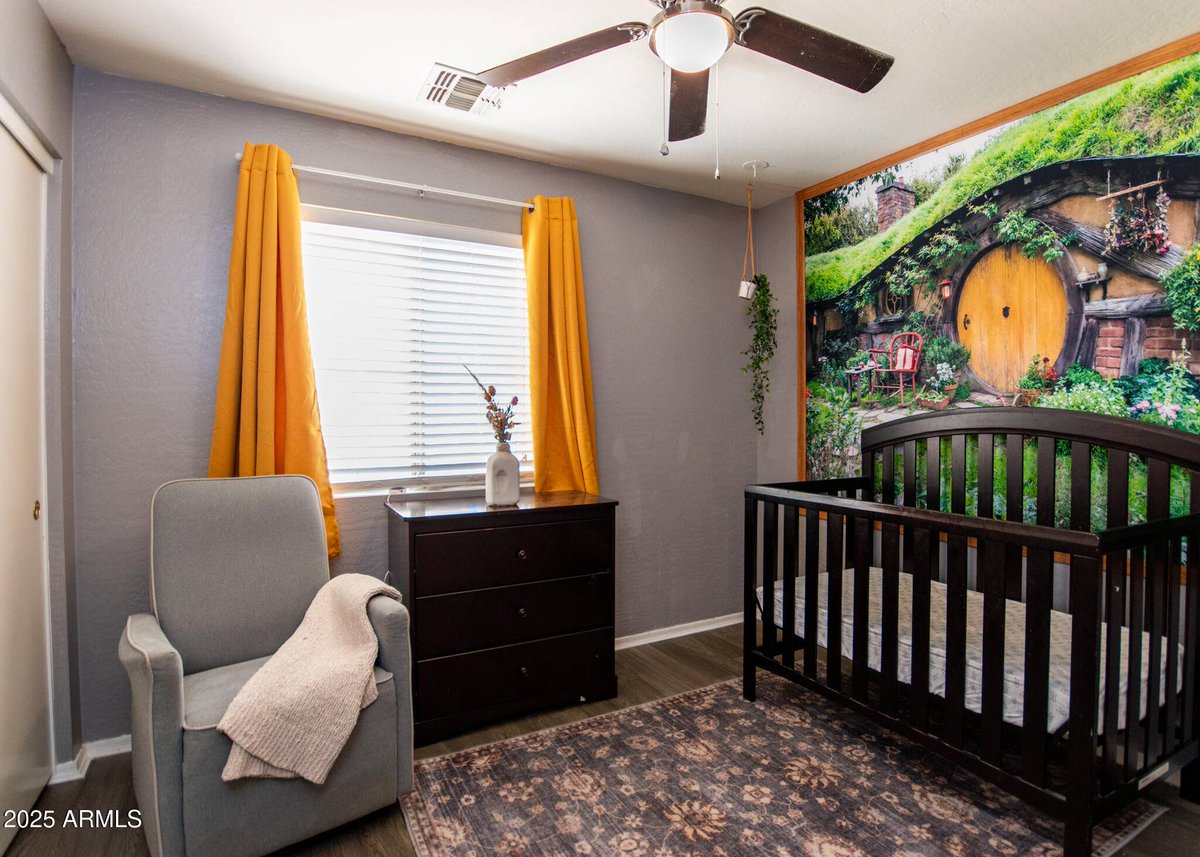 RonAzRealtor's tweet image. Buckeye! 3 bed, 2 bath, vaulted ceilings &amp;amp; a dreamy kitchen with granite &amp;amp; stainless steel. Relax in a backyard oasis with extended patio. Solar keeps bills low!  

Details: …enixhomesinarizonawithclausenteam.com/d8rdwvev 
#NewListing #BuckeyeAZ