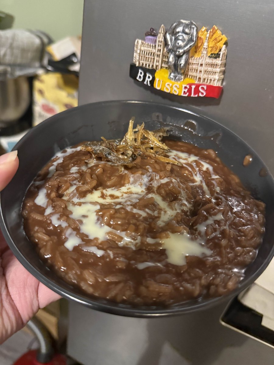 pandorawasthere's tweet image. GUYS PLEASE TELL ME U ALSO EAT TUYO WITH UR CHAMPORADO???

i was today years old when I discovered that not everyone does it and i'm like......

what do u guys even eat for ur champorado...? 🧍