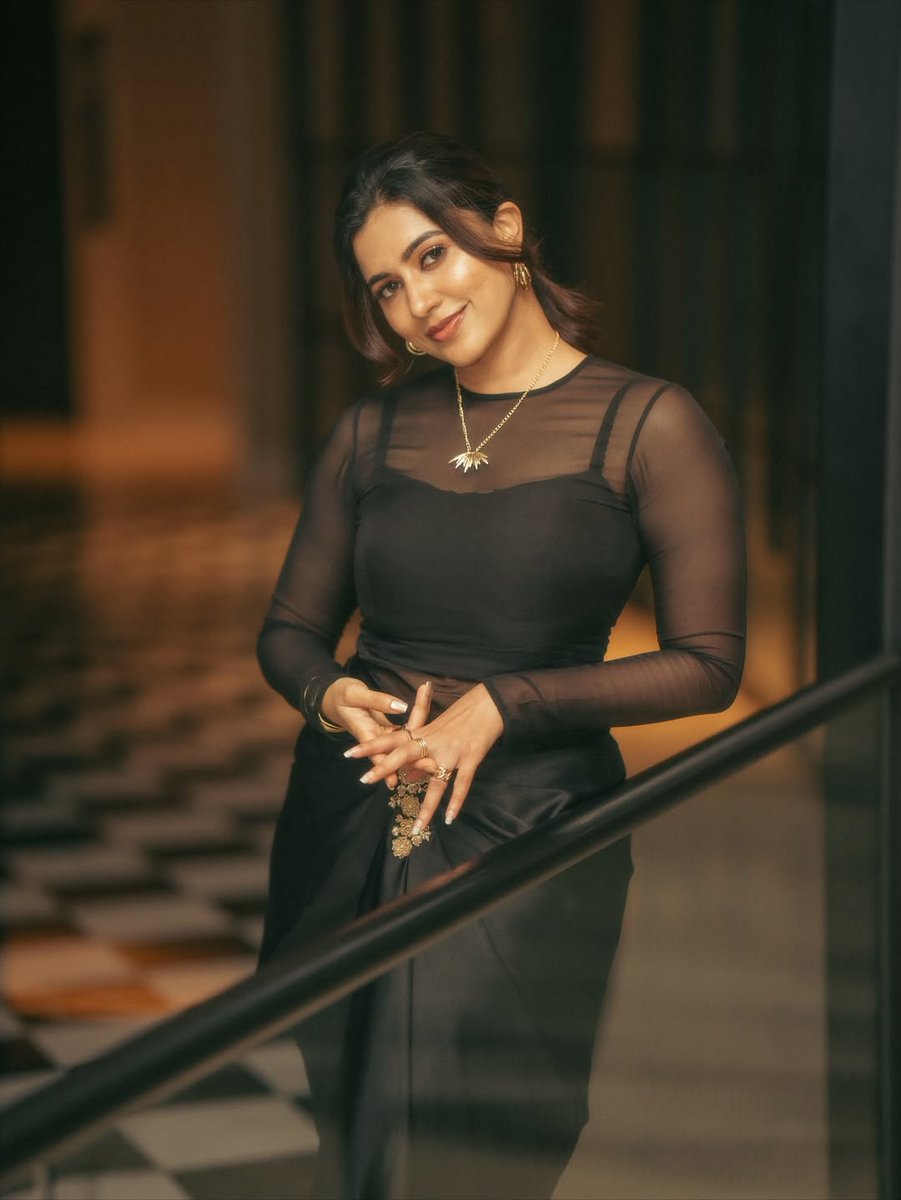 AnjuKurian_'s tweet image. Between light and shadow, i find myself 🖤🤍🖤!