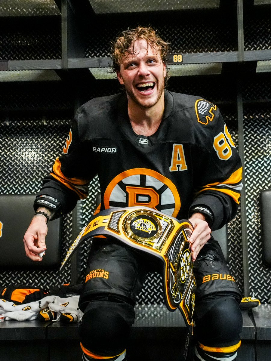 NHLBruins's tweet photo. Goooood mornin' 😃 https://t.co/N1W85kfBEC