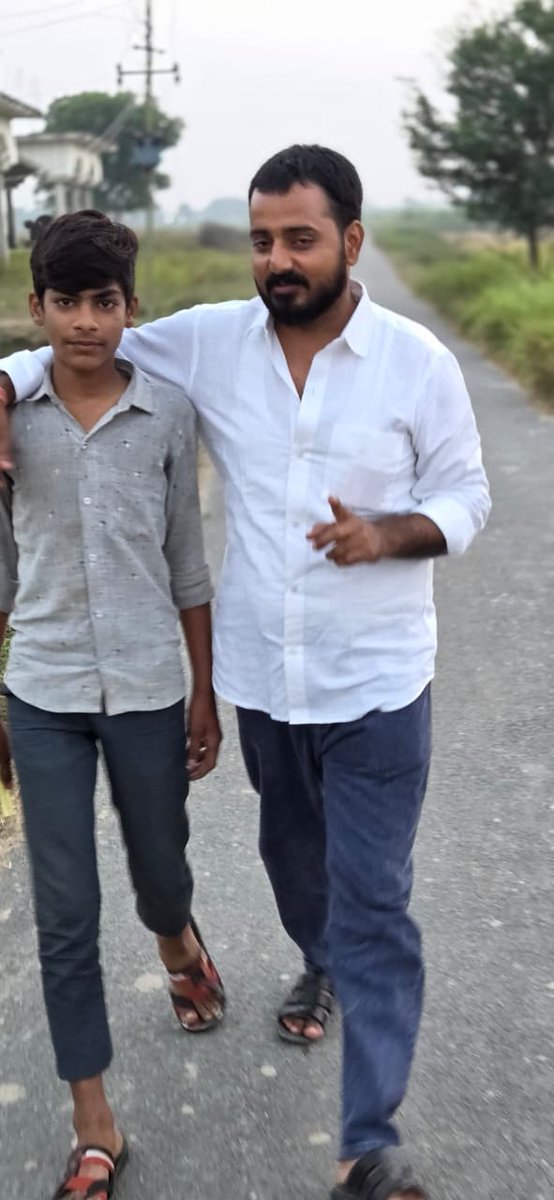 AbhisheknirajRG's tweet image. क्षेत्र में अपनों के बीच समय बिताने का अवसर मिला जनता का स्नेह, अपनापन और विश्वास ही असली ताकत है आप सभी का यही साथ मुझे हर कदम पर आगे बढ़ने की प्रेरणा देता है
आपके आशीर्वाद और सहयोग से ही क्षेत्र का सर्वांगीण विकास संभव है
#क्षेत्र_में_अपनों_के_साथ
#जनता_का_स्नेह
#जन_सेवाहीधर्म