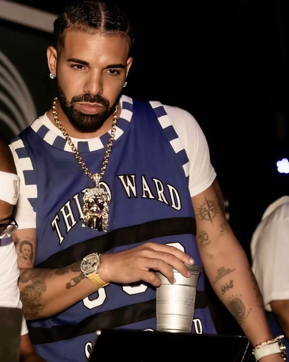 hourlyaubrey's tweet image. 