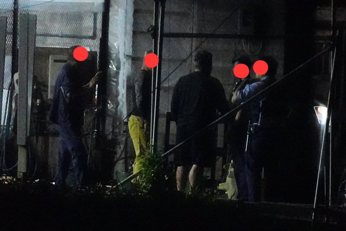 拡散お願いします
これが、沖縄県の警察の対応です

月曜日の闘鶏、うるま市
石川署の結果報告です　
なぜ、何もしないのか。

↓
室内には闘牛はいたが
鶏は見当たらなかった

男性５名
女性5名
子供１０人
闘牛のビテオを見ながら
食事をしていただけです。