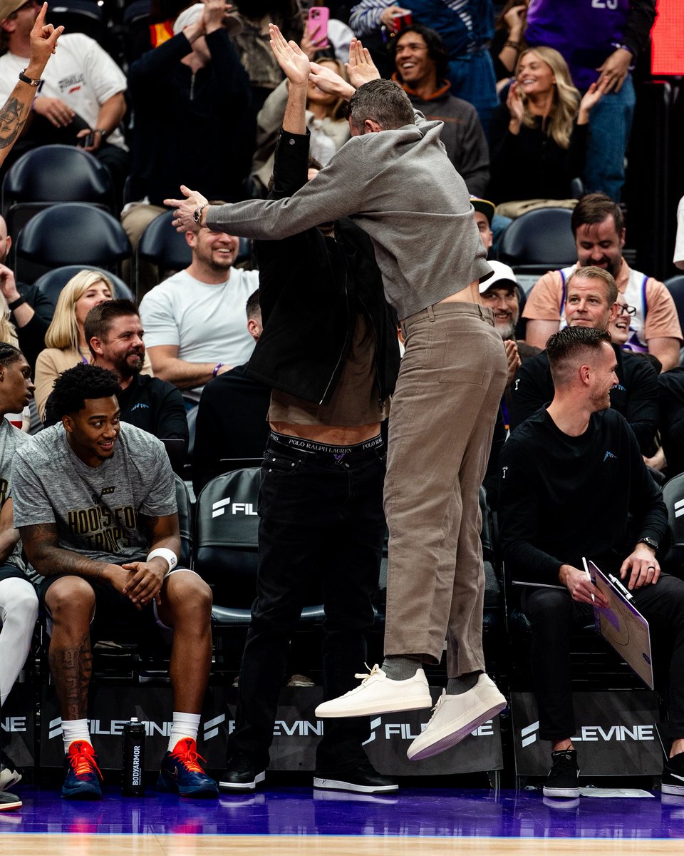 utahjazz's tweet image. you can say the vibes are ✨excellent✨

#TakeNote