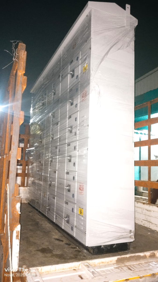 LPC_Automation's tweet image. ✨Proud to dispatch another MCC Panel 🚛
Engineered for reliability, safety &amp;amp; performance — powering industries with precision ⚙️
#MCCPanel #Despatch #ElectricalPanels #IndustrialAutomation #ControlPanels #LinearPowerControl #EngineeringExcellence
