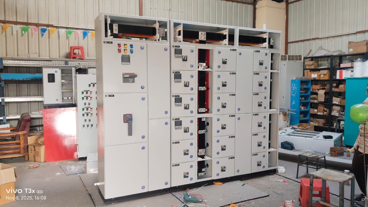 LPC_Automation's tweet image. ✨Proud to dispatch another MCC Panel 🚛
Engineered for reliability, safety &amp;amp; performance — powering industries with precision ⚙️
#MCCPanel #Despatch #ElectricalPanels #IndustrialAutomation #ControlPanels #LinearPowerControl #EngineeringExcellence