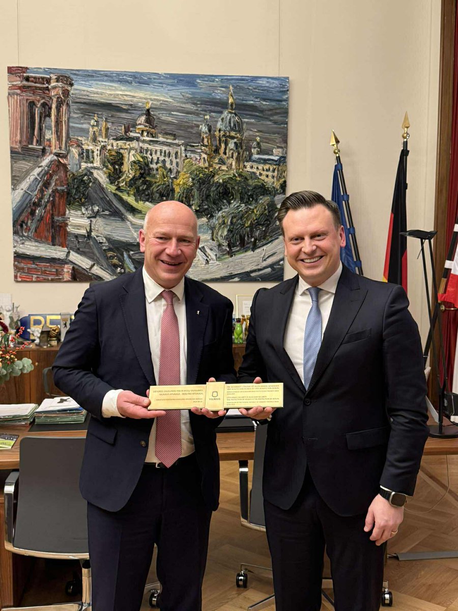 Yesterday I met with Berlin Mayor Kai Wegner and gifted him a replica of the plaque honoring Germany’s commitment to Lithuania. Its also a symbolic birthday gift to Chancellor Friedrich Merz, who said: “The protection of Vilnius is the protection of Berlin.”