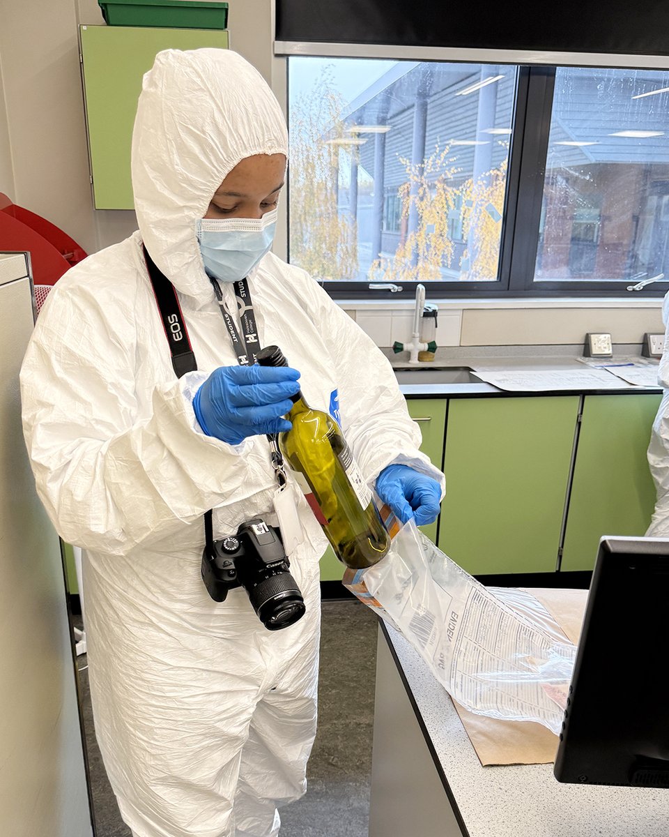 halesowencoll's tweet image. Our Level 3 Forensic and Criminal Investigation students put their skills to the test during a simulated crime scene investigation. It was a fantastic hands-on experience that really brought their learning to life.

#Forensics #ForensicScience #CriminalInvestigation