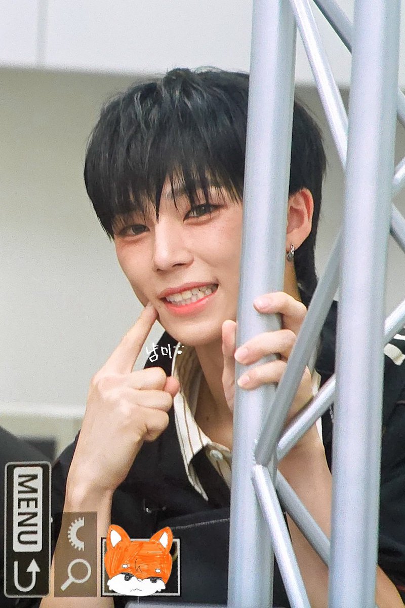 yummy9l3's tweet photo. 251112 pre。👀🐾

#SOGEON #소건 #ソゴン #NEXZ #넥스지 https://t.co/nTE2W3LMbX