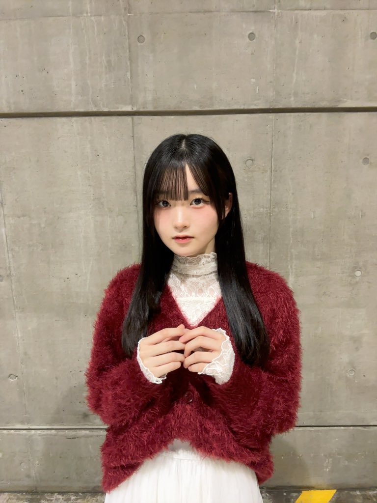 こんにちは!井上久伶杏です🪄
もこもこ~❤️
冬はもこもこの服着たくなるよね🎀💭
切実にかわいい服が似合う人になりたい。
 #STU48_4期研究生  #井上久伶杏