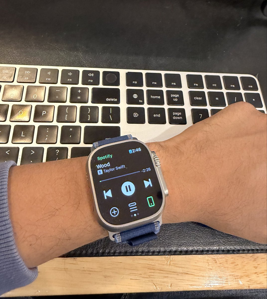 Testing the Spotify app for something I’m working on 👀 and wow, the Watch app is so lame. Apple Music is so so better.