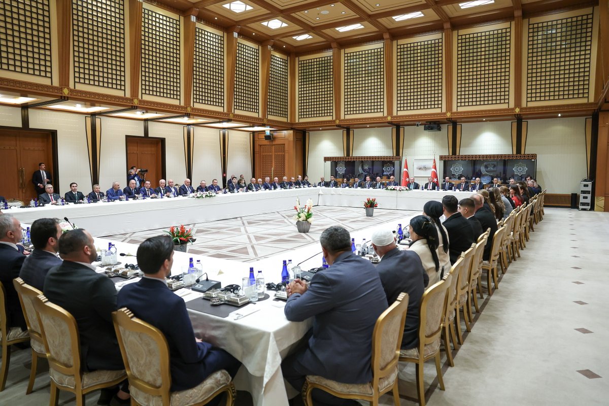 RTEdijital's tweet photo. Cumhurbaşkanımız @RTErdogan, Dünya Ahıskalı Türkler Birliği Heyetini kabul etti. https://t.co/qWwjN6znUu