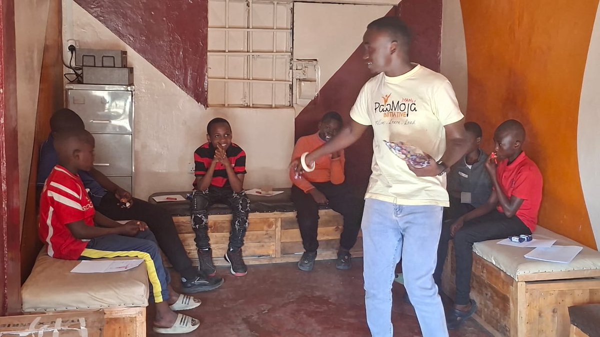 adhiambo001's tweet image. Yesterday @PaaMoja, we held a powerful session with teens (9–17) on puberty, emotions &amp;amp; self-awareness framed through mentral health🌸.
I captured moments of courage, curiosity and connection. These photos reflect more than a session they reflect a movement. # #PubertyTalks