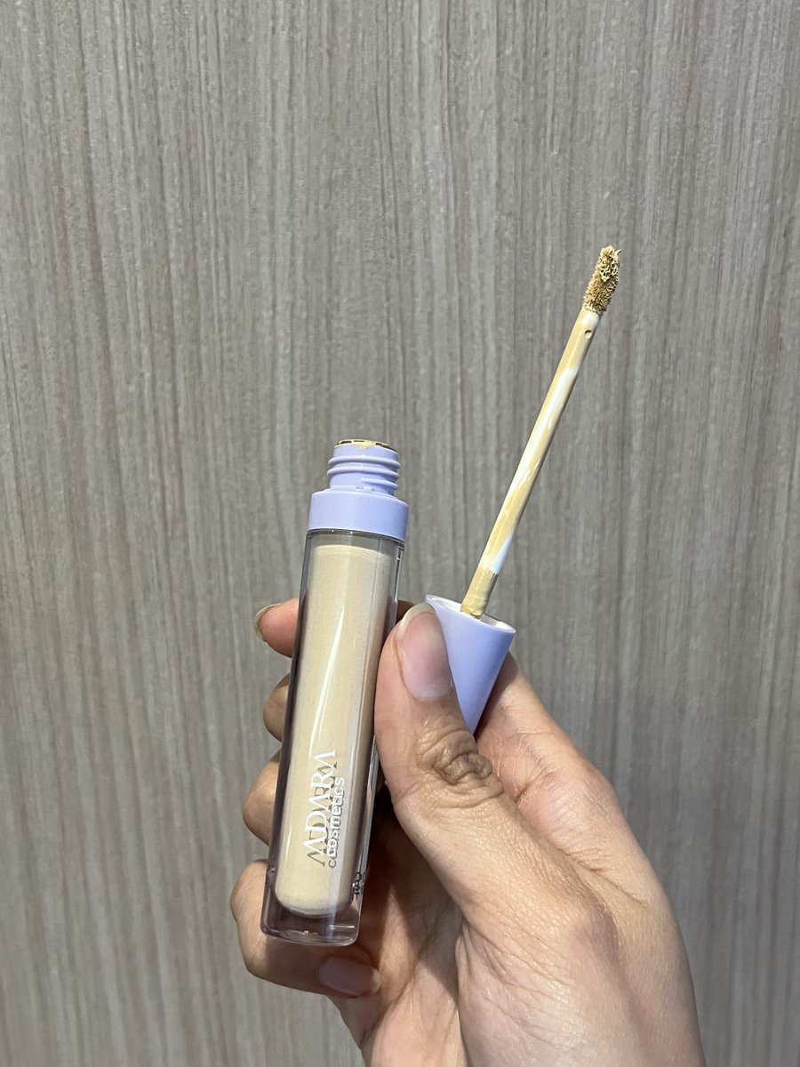 Adara_ID's tweet image. Yuk cobain concealer yang nggak cuma nutupin tapi juga nyembuhin jerawat! ☺️💜

⬇️⬇️⬇️
vt.tokopedia.com/t/ZSH3LmRC1T7T…