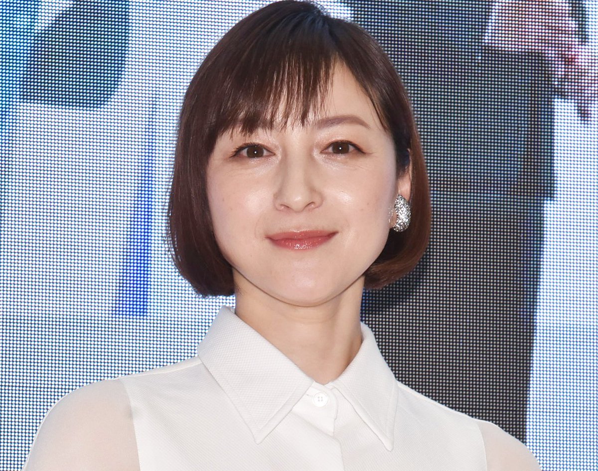 oricon's tweet photo. 広末涼子、書類送検へ
時速180キロ超で追突事故
https://t.co/IlVRl8DHwh

4月に新東名高速で追突事故を起こし、同乗の男性にケガをさせた疑い。広末は事故後に運ばれた病院で看護師を蹴るなどした疑いで逮捕・送検、その後処分保留で釈放された。双極性感情障害で芸能活動休止中 https://t.co/96Y4mVyVQs