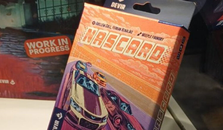 Anunciado Nascard, un Devir Pocket para 2026 consolaytablero.com/2025/11/12/anu… #juegosdemesa <a href="/DevirIberia/">Devir Iberia</a>
<a href="/Guillem17Coll/">Guillem Coll</a> <a href="/FerranRenalias/">Ferran R Z</a> <a href="/MeepleFoundry/">Meeple Foundry</a>