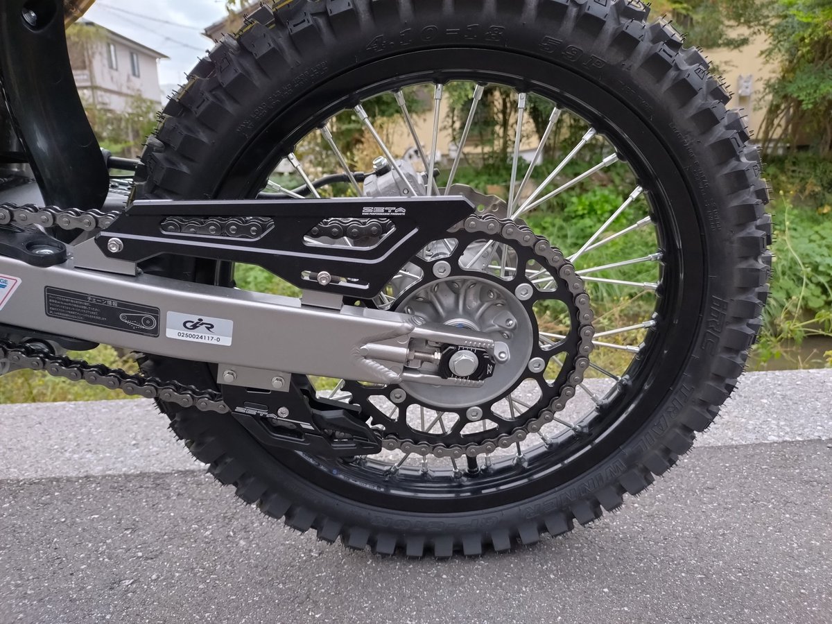 initial33a's tweet image. #ダートバイクプラス
から届いた❗️
KLX230S 入荷待ち部品を装着。
Webサイトにある
KLX230スポーツ仕様にかなり近くしてみました。
あとは自分のカラダを治すのみm(_ _)m