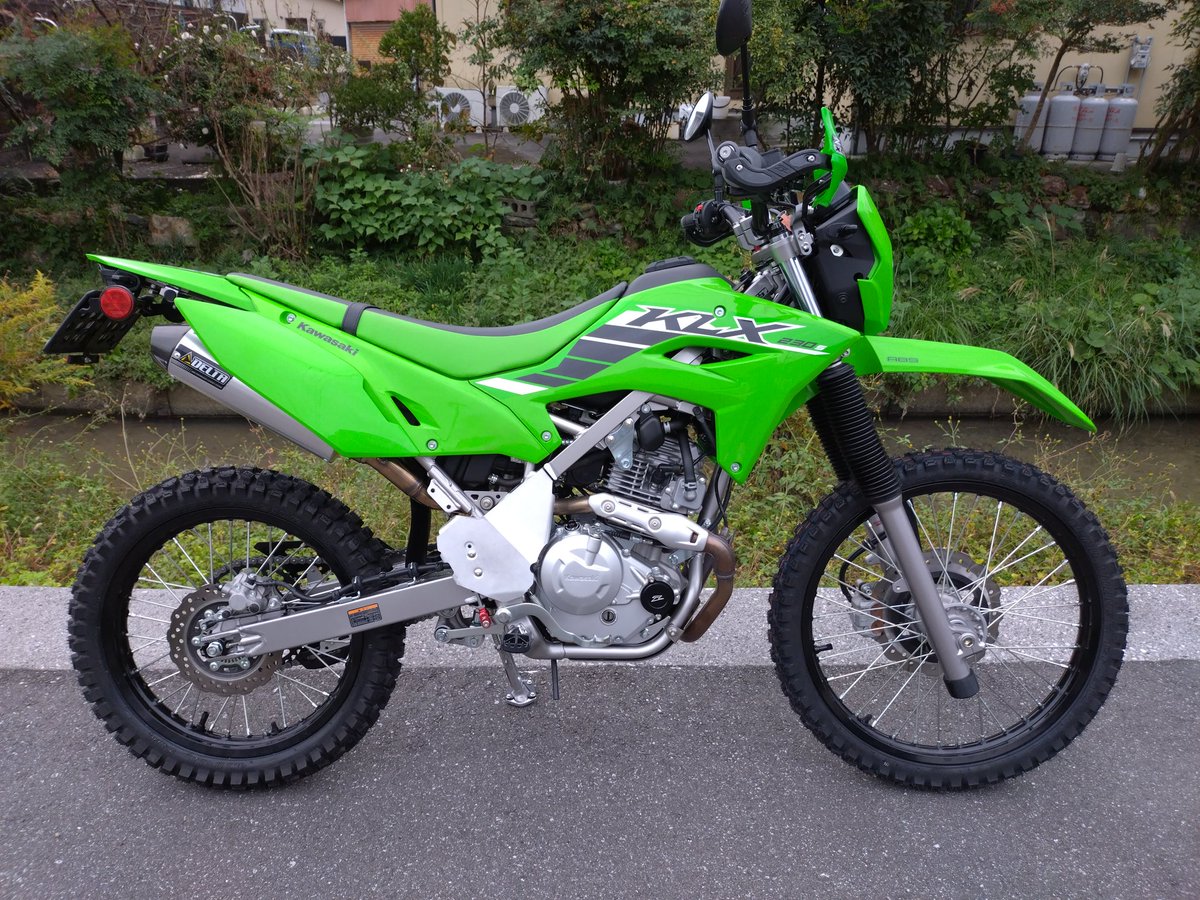 initial33a's tweet image. #ダートバイクプラス
から届いた❗️
KLX230S 入荷待ち部品を装着。
Webサイトにある
KLX230スポーツ仕様にかなり近くしてみました。
あとは自分のカラダを治すのみm(_ _)m