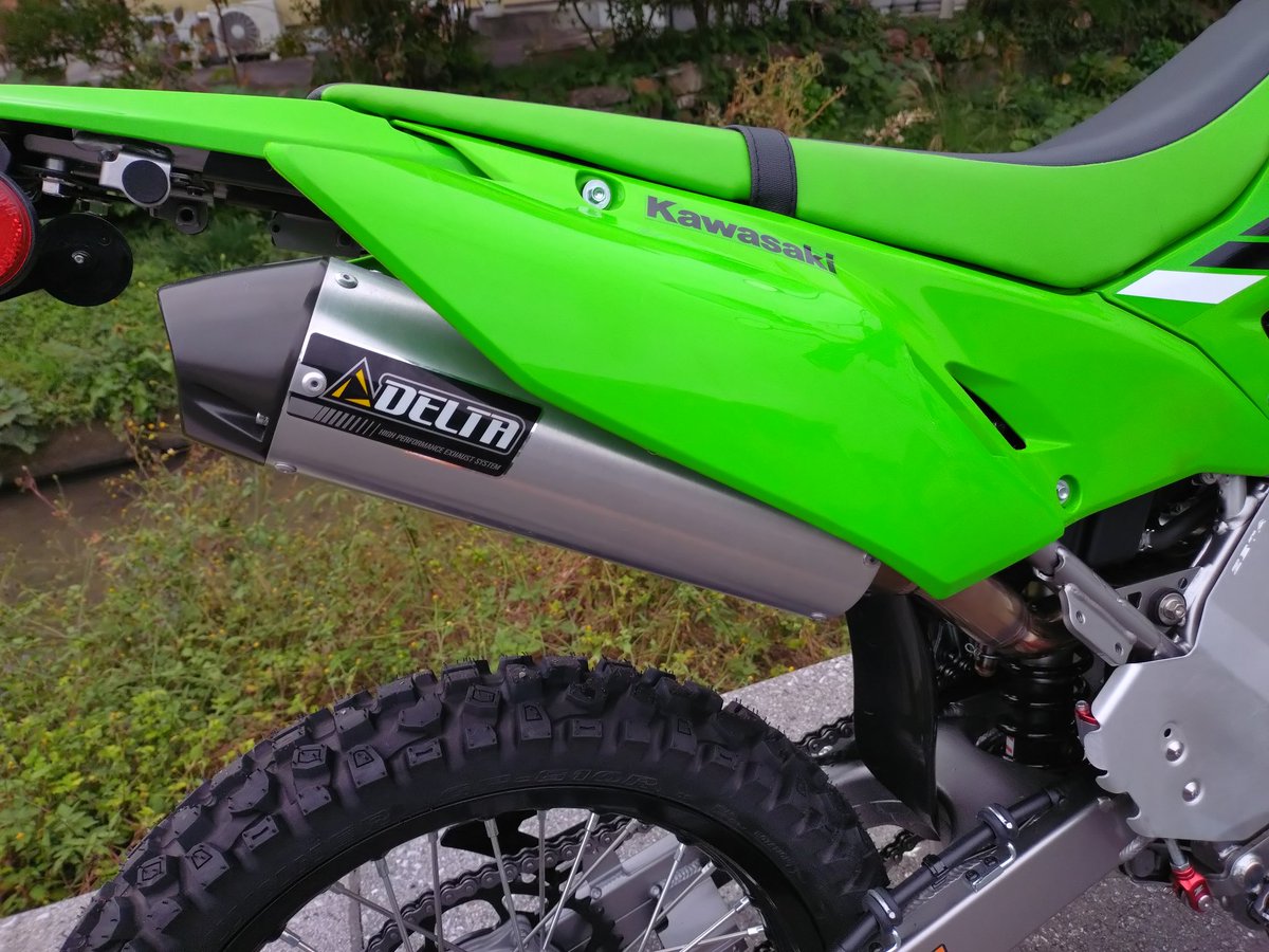 initial33a's tweet image. #ダートバイクプラス
から届いた❗️
KLX230S 入荷待ち部品を装着。
Webサイトにある
KLX230スポーツ仕様にかなり近くしてみました。
あとは自分のカラダを治すのみm(_ _)m