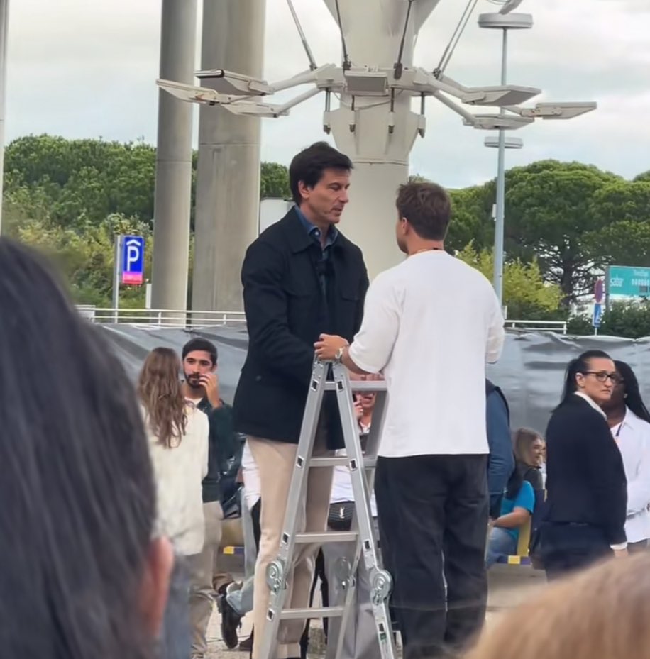 vers_150516's tweet image. Toto doing the Career ladder series omg??