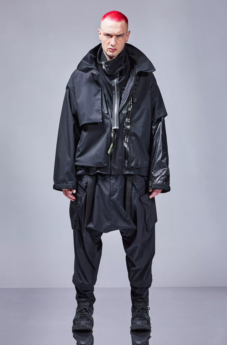 J115K-Eぽちりました。J115-GTのリフレクターがパーテックスになってるのが汎用性上がってるし、GORE-TEXじゃないのも初体験でありだし、なんだかんだやっぱあのデザインがかっこよすぎる。もう今年度は服買いません。ただこれにするにはネックゲーターが無いと…