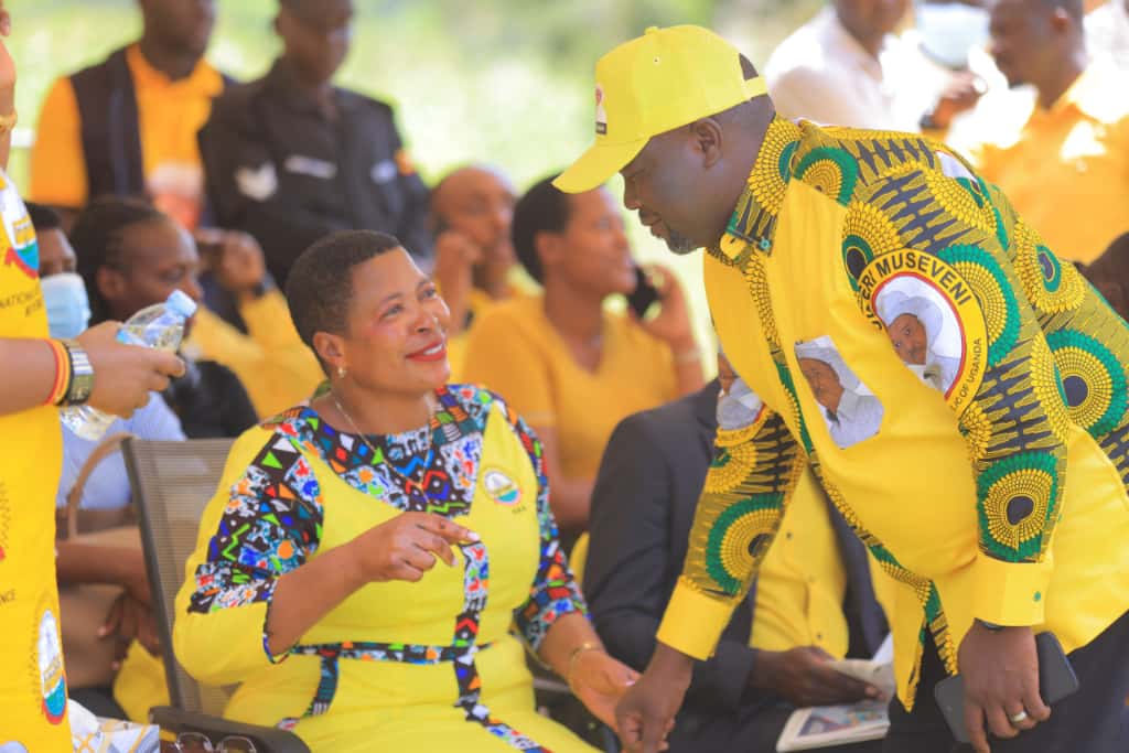 cbsfm_ug's tweet image. Banna @NRMOnline bajjuzza dda ekisaawe kya Kameke Primary school mu district y&apos;e Pallisa webalindidde Ssentebe w&apos;ekibiina kyabwe era abakwatidde bendera ku bwa President, Gen @KagutaMuseveni okubasaba akalulu.
#CBSFmUpdates #UgandaDecides2026