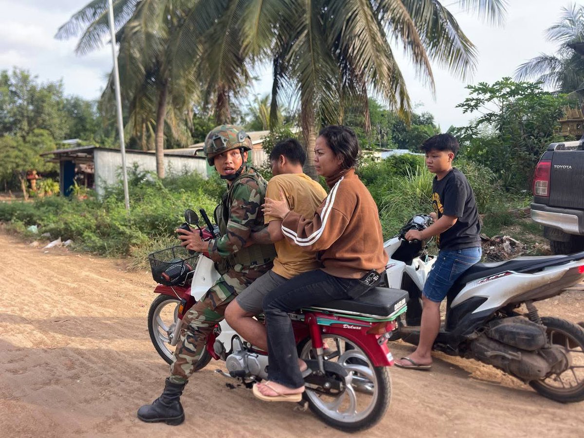 ddaygie's tweet photo. Thai soldiers use guns to attack Cambodian territory, injuring several civilians in Prey Chan village
#thailandviolatestheceasefire https://t.co/tDZnq9d0Z9