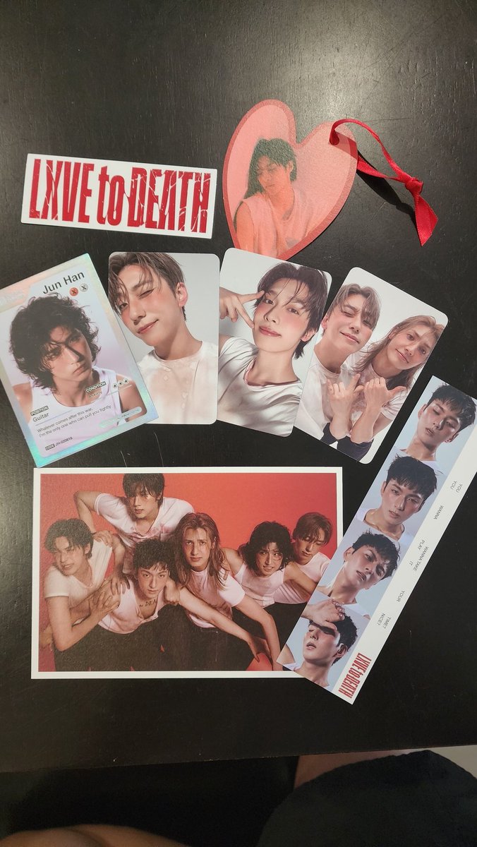 mingsbibu's tweet image. My lxve to death album just arrived and AAAAAA it&apos;s so pretty i love it sm 😭😭❤️‍🩹❤️‍🩹 myvillains if u wanna buy anything you should go order from @gr8huda_go, her service is memang tiptop, would def order again!! #gr8hudafeedback