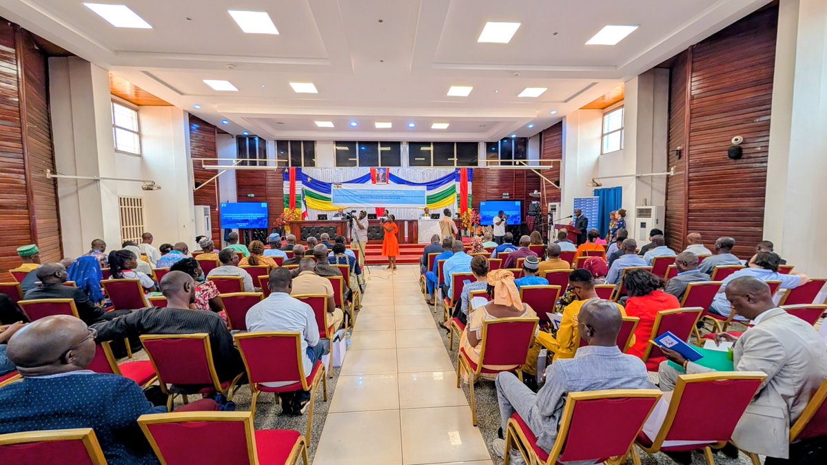 RcaUnct's tweet image. 🇨🇫 À Bangui, l’atelier national sur la mise en œuvre des #SolutionsDurables pour les déplacés et rapatriés est lancé !
Objectif : coordination, renforcement des capacités et relance par la dignité.
✊ Pour une #RCA résiliente et en paix.
#Développement #Paix #UNinRCA