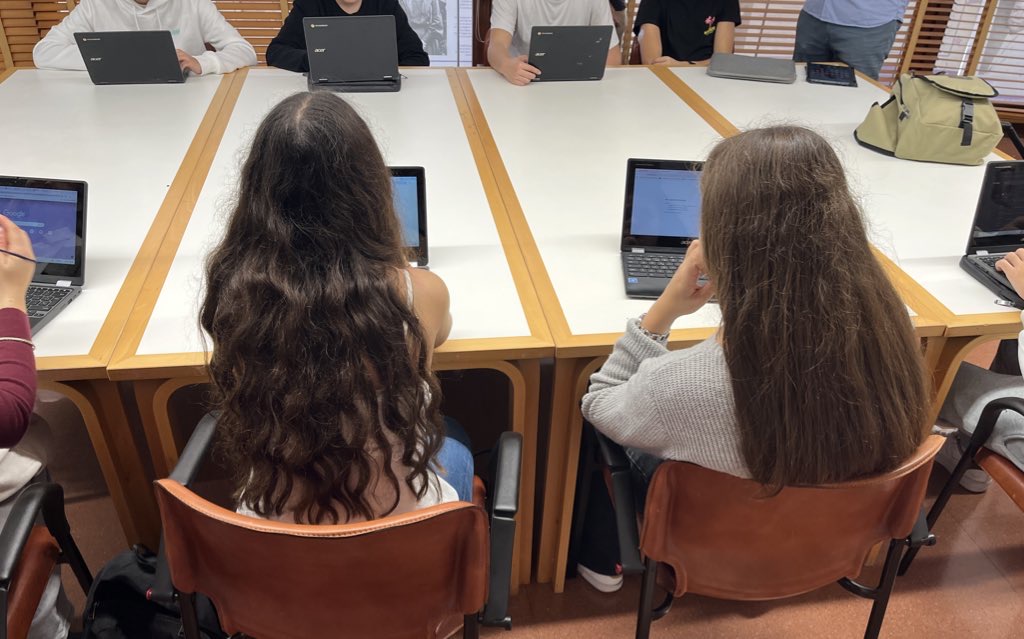 FundacioBit's tweet image. 👩‍🔬Avui celebrem la vuitena edició de la jornada Ciència i Tecnologia en femení simultàniament al @parcbit @Centre_bit Menorca i, per primera vegada, al @CBitEivissa! 
Alumnes de secundària de les Illes Balers participen en tallers tecnològics i d&apos;ODS🧵
@cytfemenino @HisendaGOIB