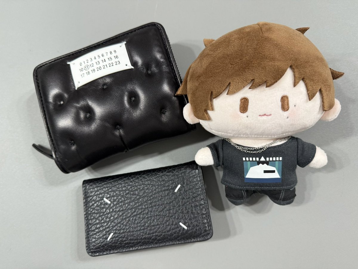 メンリセしたくて、即行動キメた。結果、財布とカードケースを新調キメたよ。ずっと変えてなくて、そろそろ限界だった😂💦
カードケースはマジで予定外だったんだけど、店頭で現物見たらガチで即決案件。鬼買いかましてきたぜ😎💳💨
んで、帰宅🏠してルンルンで中身入れ替えようとしたら…
🚨やっべ🚨