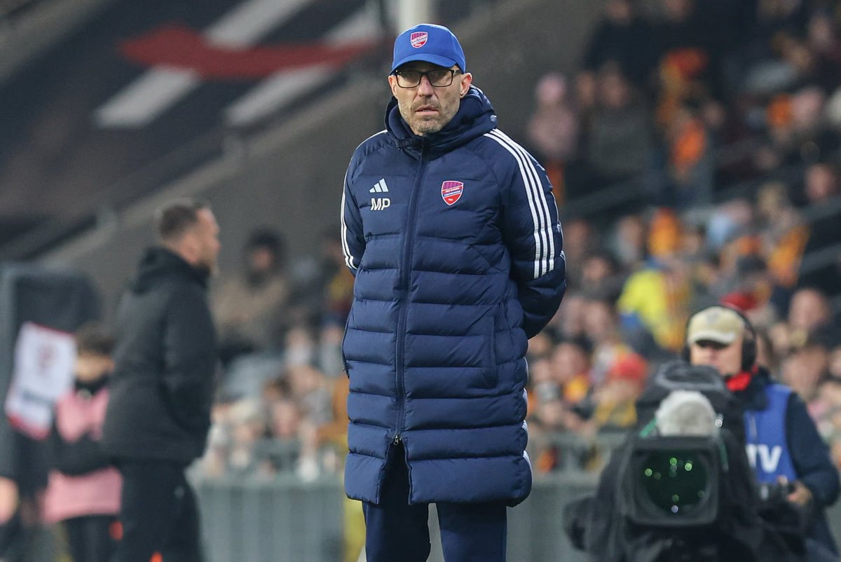 WeszloCom's tweet image. Działacze Norwich City chcą zatrudnić Marka Papszuna!

Według tamtejszych mediów, są pod wrażeniem jego pracy w Polsce, a kurs na taki transfer wynosi już tylko 4 do 1.

Tyle że Papszun był w przeszłości łączony z pracą za granicą, miał chociażby poprowadzić reprezentację Łotwy,…