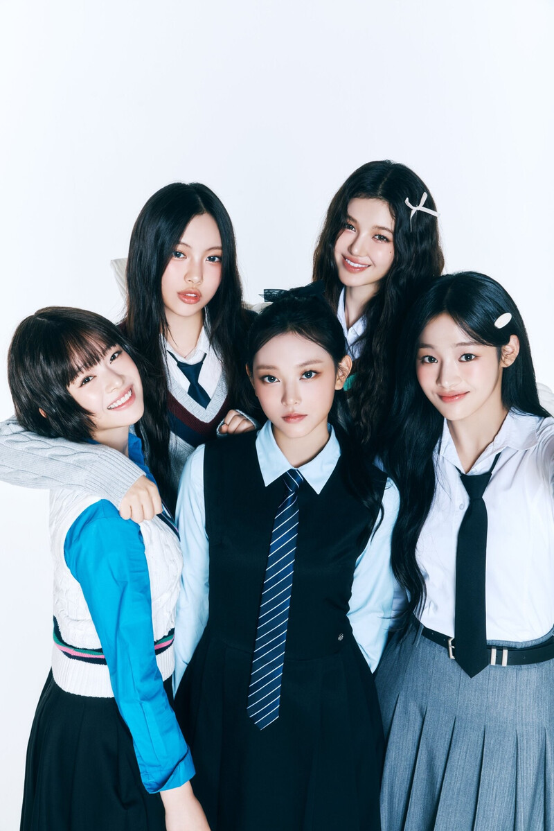 오늘 해린이와 혜인이가 어도어로 돌아간다는 소식을 들었습니다.

솔직히 마음이 참 복잡합니다. 물론 해린이와 혜인이의 선택 역시 존중합니다. 결국 그녀들의 인생이 걸린 문제이기에, 저를 포함한 그 누구도 함부로 말할 자격은 없다고 생각합니다.

그럼에도 불구하고, 한 가지 바람을 말하자면…