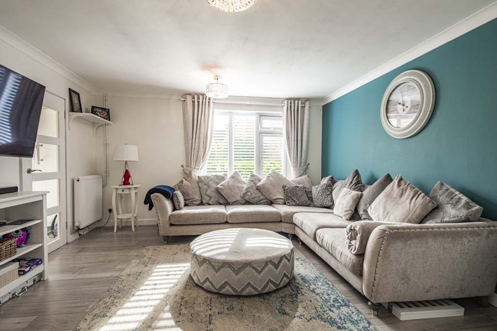 Sale agreed. Occupying a pleasant tucked away position, a beautifully presented link detached 4 bedroom house with enclosed garden and garage in separate block. Woodcote, Oxfordshire / £499,950 #OpeningNewDoors #Property #EstateAgent #RealEstate warmingham.com/me/propertylin…