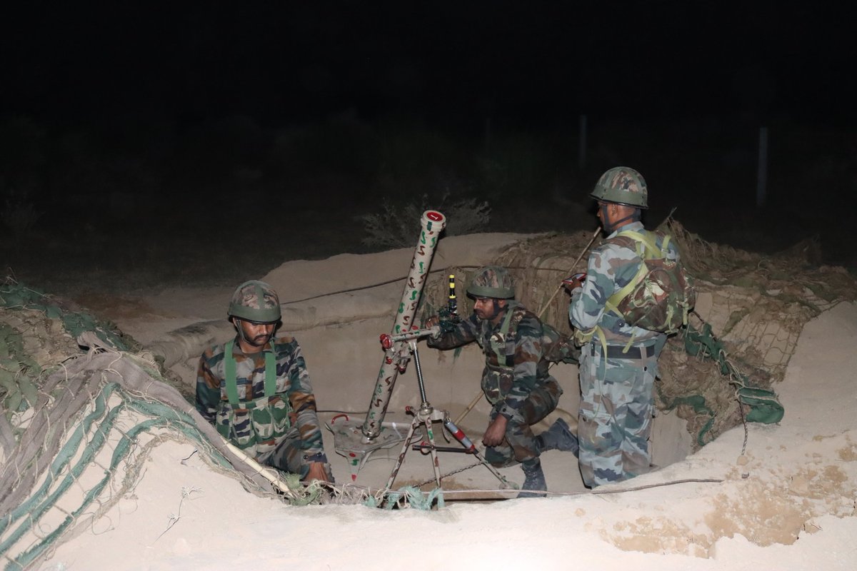 ChetakCorps_IA's tweet photo. #OperationalTraining
The #RanbankuraDivision under #ChetakCorps rehearsed battle drills & procedures to hone combat proficiency during annual training cycle.
Succesful manoeuvres validated swift response, flawless execution & seamless integration with other arms and services.
Agile & adaptive force ready to strike anywhere , anytime.
#IndianArmy
#SaptaShaktiCommand
#Training
#ValourInPlentyBrigade
@adgpi
@SWC_IA
@PRODefRjsthn
