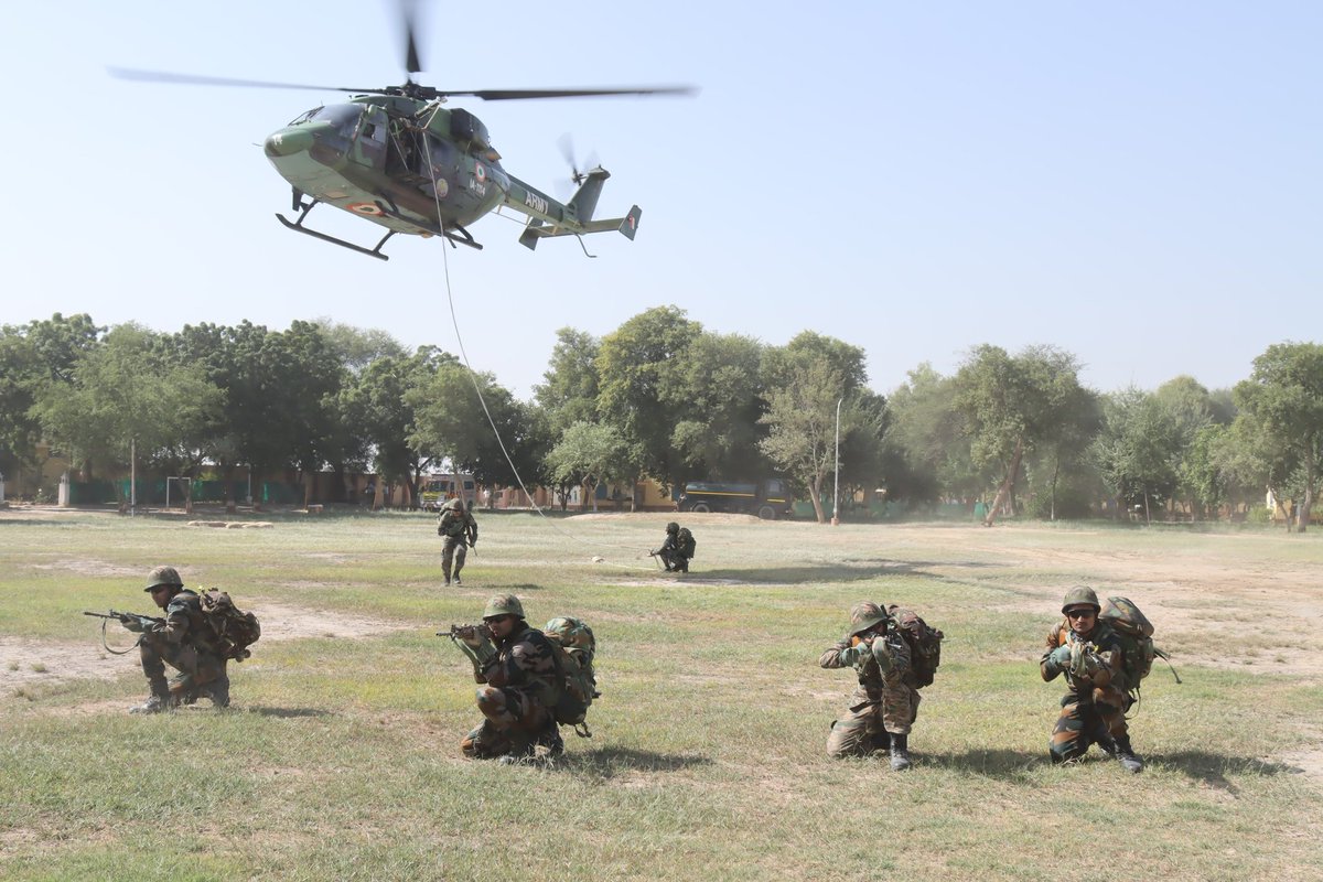 ChetakCorps_IA's tweet photo. #OperationalTraining
The #RanbankuraDivision under #ChetakCorps rehearsed battle drills & procedures to hone combat proficiency during annual training cycle.
Succesful manoeuvres validated swift response, flawless execution & seamless integration with other arms and services.
Agile & adaptive force ready to strike anywhere , anytime.
#IndianArmy
#SaptaShaktiCommand
#Training
#ValourInPlentyBrigade
@adgpi
@SWC_IA
@PRODefRjsthn