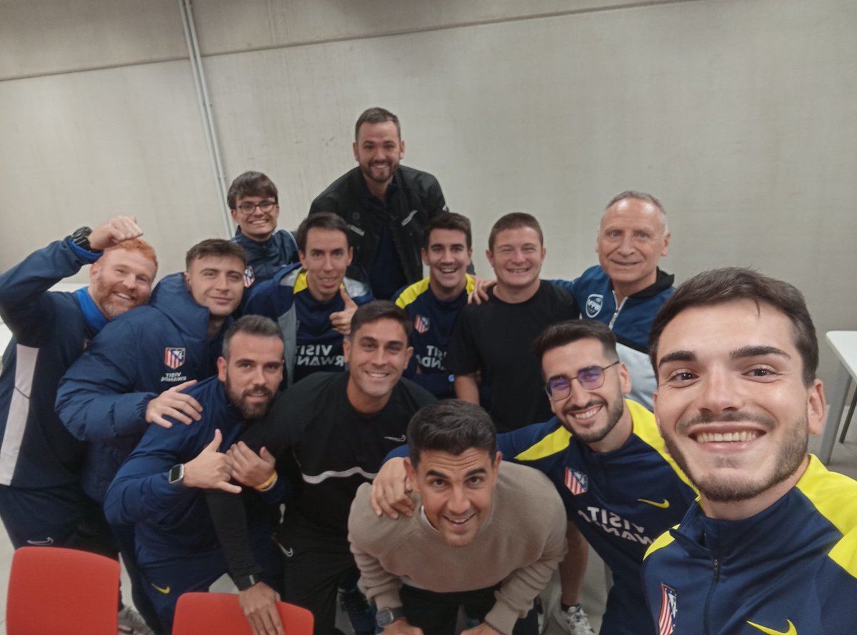 El curso UEFA 🅱️ que se lleva a cabo en las instalaciones del <a href="/Atleti/">Atlético de Madrid</a> en el Centro Deportivo Alcalá de Henares recibió este martes la formación del profesor de la Escuela de Entrenadores de la RFFM, <a href="/Pacosaez14/">Paco Sáez</a>, quien mostró a su alumnado una perspectiva real de aplicación.