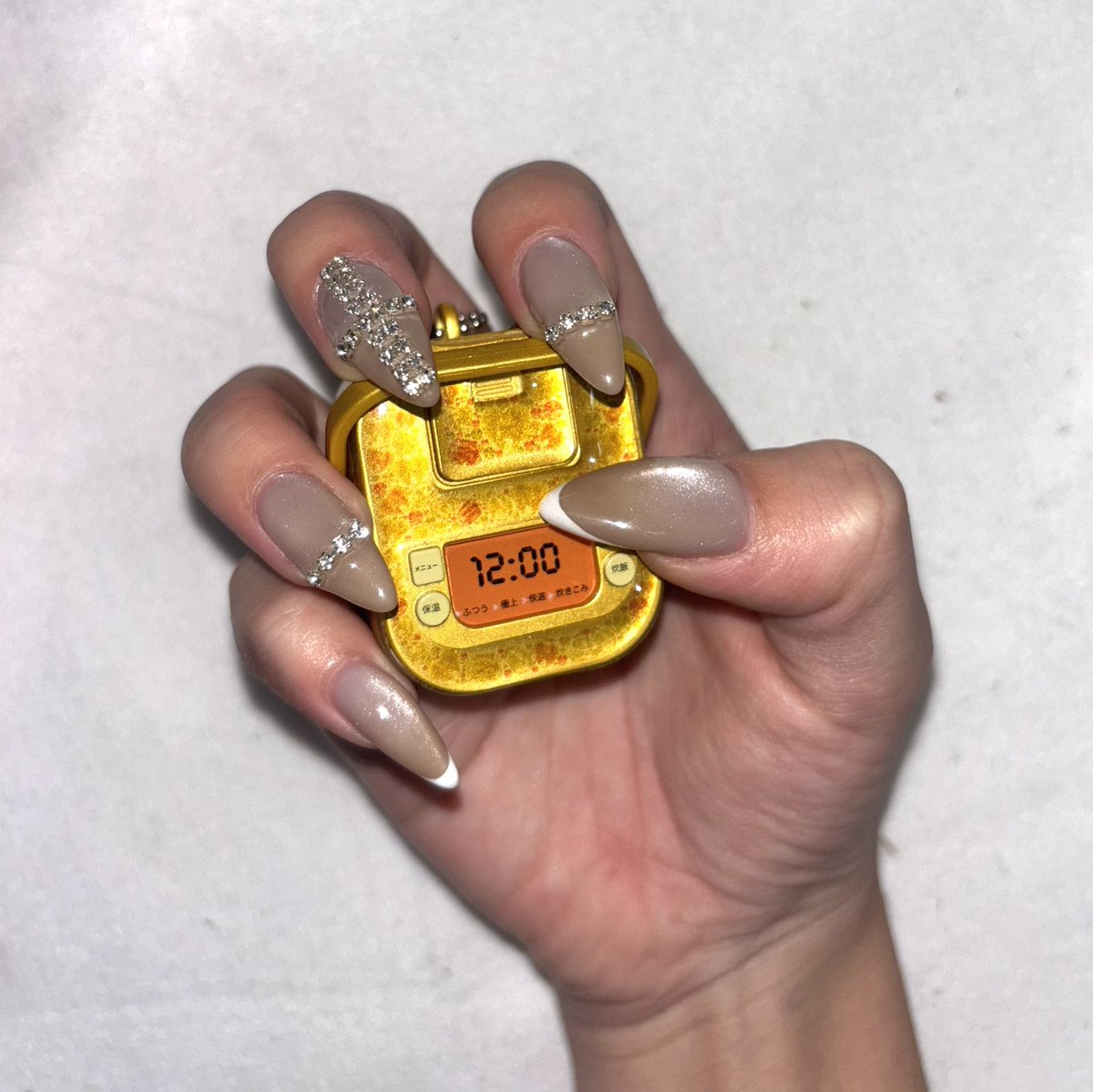 palgulee's tweet image. 차분한 네일했어여 
그리고 갸루 밥솥 가챠뽑음 ㅎㅎ