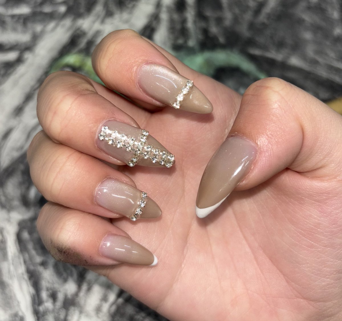 palgulee's tweet image. 차분한 네일했어여 
그리고 갸루 밥솥 가챠뽑음 ㅎㅎ