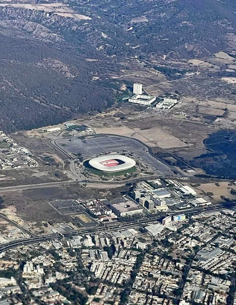 GARCIPAVON's tweet image. #NoMásZapatosVacíos   400 bolsas de restos humanos encontradas cerca de estadio mundialista en Jalisco.

En un escalofriante descubrimiento que sacude a Jalisco a escasos meses de que el Estadio Akron se convierta en sede de la Copa Mundial de Fútbol 2026, colectivos de madres…