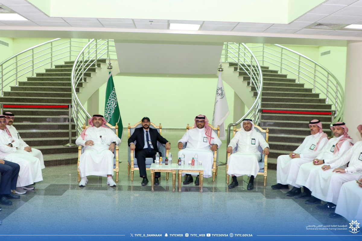 tvtc_g_dammam's tweet photo. بالتعاون مع فرع وزارة البيئة والمياه والزراعة بالمنطقة الشرقية وبمشاركة نخبة من الجهات والجمعيات المهتمة بالبيئة والتنمية المستدامة تمت زراعة 1300 شتله تقريباً في مبنى الكلية التقنية الجديدة بالدمام – حي النزهة وذلك ضمن مبادرة تهدف إلى رفع الوعي بأهمية الغطاء النباتي
ودوره الحيوي في الحفاظ على البيئة وتحقيق التوازن البيئي بما ينسجم مع رؤية المملكة 2030 في تحسين جودة الحياة وتعزيز الاستدامة البيئية والجمالية

وقد شارك في هذه المبادرة كلٌّ من:

•المركز الوطني لتنمية الغطاء النباتي
•أمانة المنطقة الشرقية
•شركة KBR
•شركة Petrointech
•شركة رزين
•شركة تترا الشرق الأوسط لخدمات النفط والغاز
•مؤسسة مستدام
•جمعية أصدقاء البيئة
•جمعية ارتقاء
•جمعية ڤايرين
•جمعية لأجلهم
•جمعية بصمت
•جمعية بنان

تجسّد هذه الجهود المشتركة روح التعاون والمسؤولية المجتمعية وتُسهم في نشر ثقافة التشجير والحفاظ على بيئة خضراء مستدامة لأجيال الحاضر والمستقبل

#التدريب_التقني
#تقني_الشرقية 
#فرع_وزارة_البيئة_والمياة_والزراعة_بالمنطقة_الشرقية