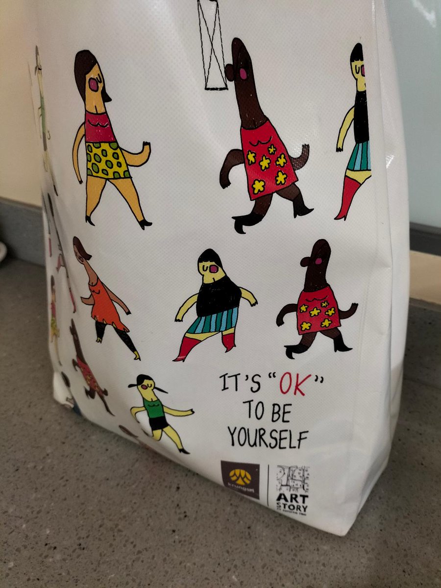 ChrisCsd1's tweet image. #Teacher #Educator My pic of a bag with an important message I saw in my workplace.