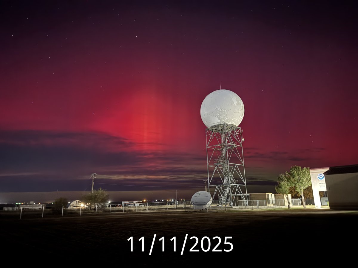 NWSAmarillo's tweet image. These two images were taken 1 year, 1 month, and 1 day apart.  Both these images were taken by the same meteorologist who got to be here for both occasions to capture the Northern Lights with our radar in the foreground. #phwx #okwx #txwx