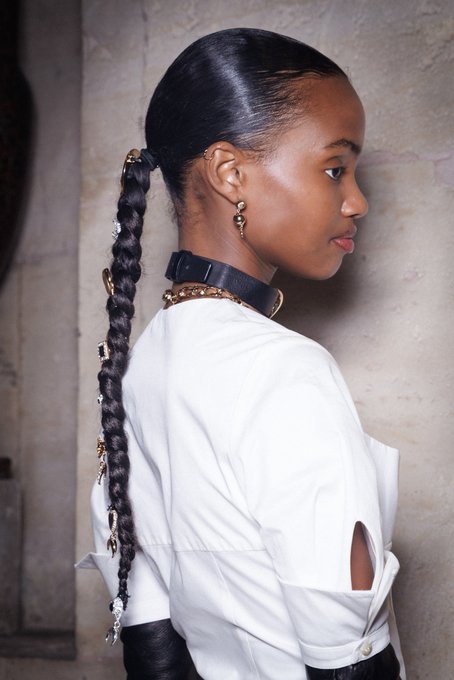 تسريحات شعر الضفائر صيحة تبعد عنك الروتين الكلاسيكي. إليكِ أفكار تطبيقها 