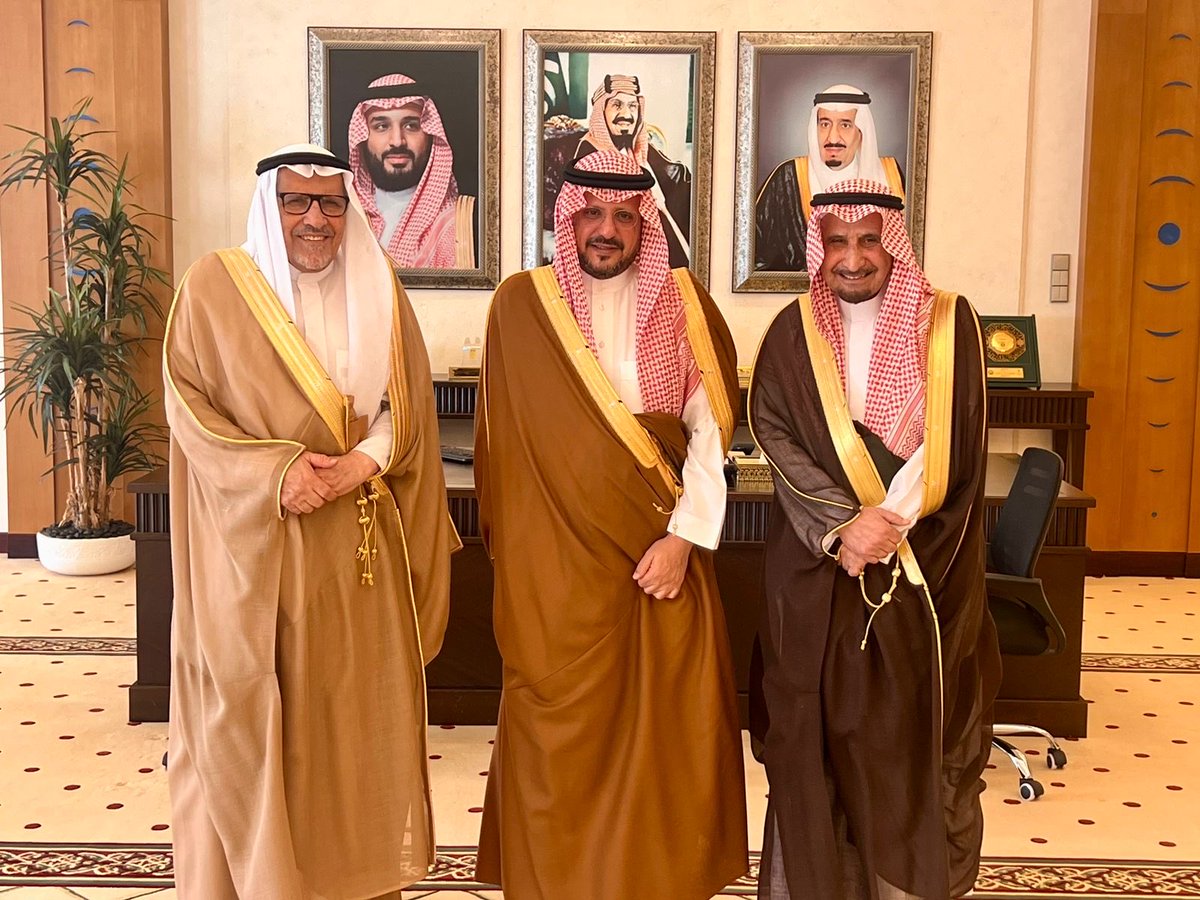 سعِدتُ وشقيقي أبو عبدالعزيز أ / منصور بالسلامِ على صاحبِ السمو الأمير فهد بن سعد بن فيصل بن سعد الأول نائبِ أميرِ منطقةِ القصيم حفظه الله في مكتبِ سموِّه بالإمارة

والشكرُ والتقديرُ لسموِّه على لطفِه وطيبِ حديثِه وكريمِ استقباله 
وفقه الله وأعانه لما فيه الخيرُ والمصلحةُ للوطنِ