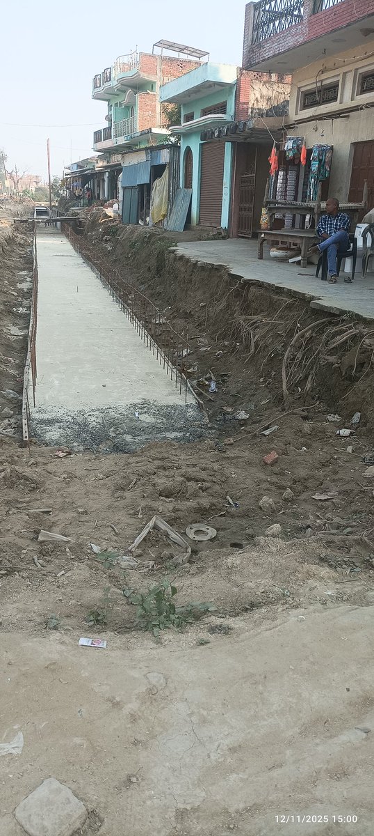 मंत्री जी! 
अभी भी काम अधूरा। परन्तु पूरी मार्केट गड्ढो में तब्दील। नव निर्मित राष्ट्रीय राजमार्ग सड़क चौड़ीकरण 727B पर स्थित माल्दह (बलिया) उप्र का यह हाल है। निर्माणाधीन कम्पनी द्वारा धीमी गति कार्य से जनता परेशान है। कृपया अधिकारी गण संज्ञान लें। 
<a href="/nitin_gadkari/">Nitin Gadkari</a> 
<a href="/dmballia/">DM Ballia</a>