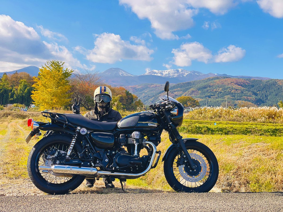 d0_masa's tweet image. 今日は初めての #ユーザー車検 
無事に合格💮また2年乗れます✌🏻

帰り足で見つけた景色の良い場所でウキウキの1枚📸

雪化粧の吾妻小富士と銀杏木とWっち🤩

#道の駅ふくしま で🍦
店員さんに「寒くないですか？」って言われた🤣

Wっちこれからもヨロシク😊

#W乗り甘味部