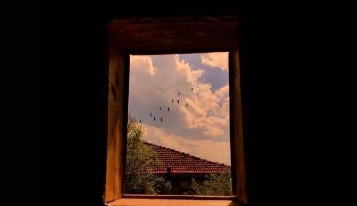 Dailymuhafazaka's tweet photo. “Perdeleri güneş yıpratır,
İnsanı da sevdikleri.” https://t.co/SITFwMor6Q