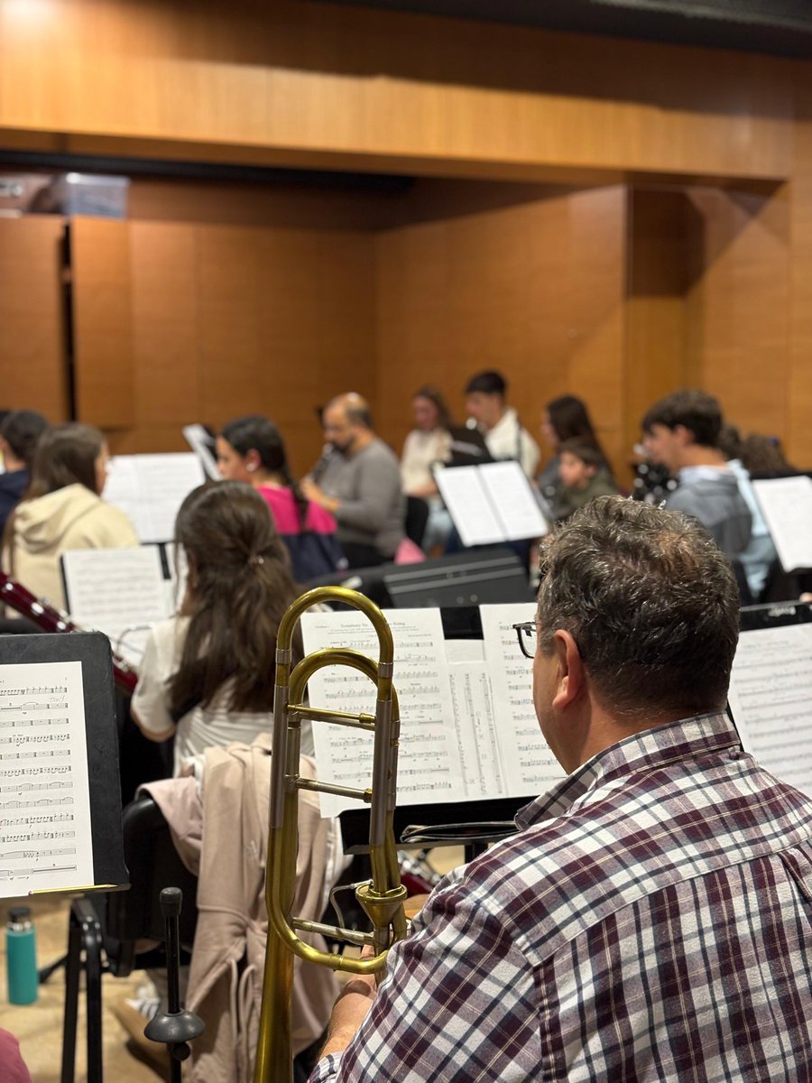 Cada nota, cada risa y cada hora de trabajo tienen un objetivo: haceros vivir una experiencia única con Cosmogonía Sinfónica, nuestro concierto homenaje a Santa Cecilia.

 ¡No os perdáis el concierto! Merecerá la pena dejarse llevar por esta experiencia.

#BSMCA #Atarfe #Granada