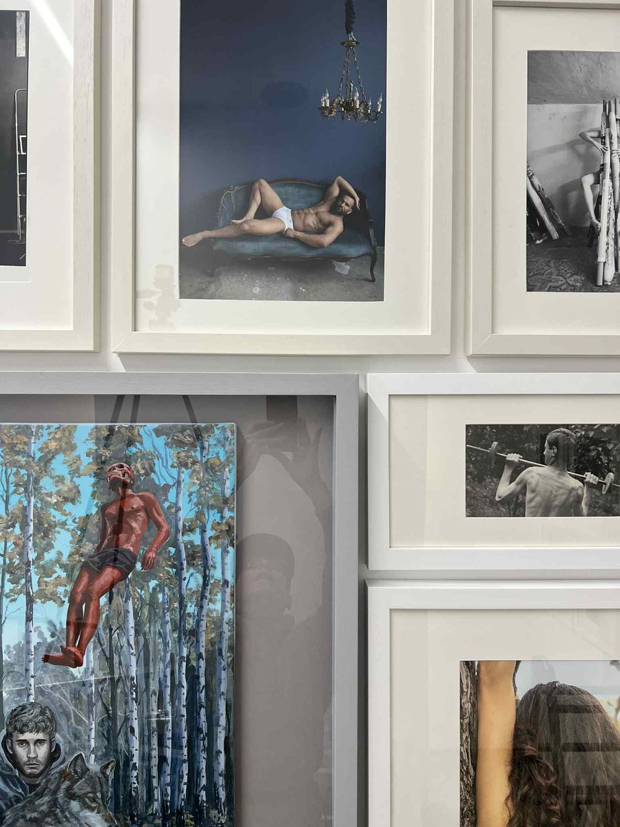The Dr. Robot Gallery (Valencia, Spain) is hosting a group exhibition entitled “The Alphabet of Nudity” 1908—2025.
Curator Andrei Barteniev presents viewers with a panorama of photographs, drawings, paintings, videos, and graphic prints. The images are arranged in a spontaneous
